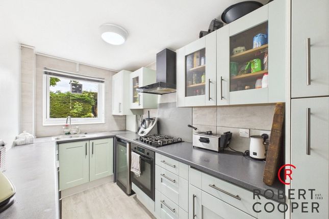 Lyneham Walk, Pinner, HA5 1 bed maisonette for sale