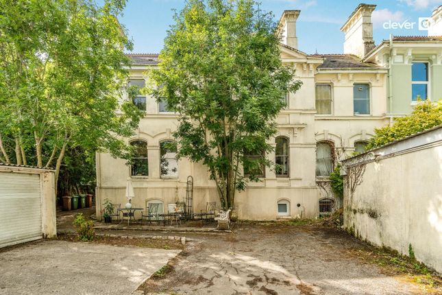 Mannamead Road, Plymouth PL3 2 bed apartment for sale