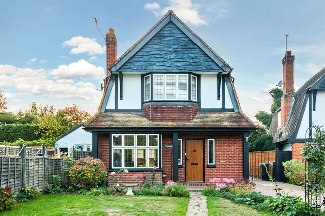 The Close, West Byfleet, KT14 3 bed detached house for sale