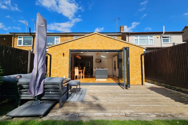 Liscombe Road, Bedfordshire LU5 4 bed semi