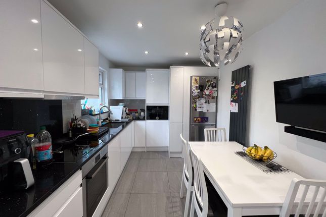 Gloucester Grove, Edgware, HA8 3 bed property for sale