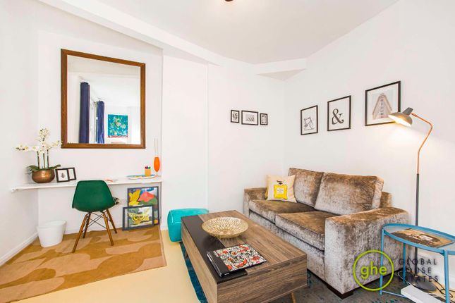 Hayles Building, Elephant and Castle... 1 bed flat for sale