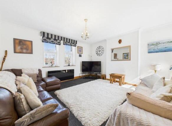 3 bed flat