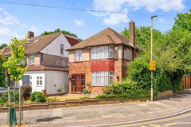 Summit Way, London, N14 3 bed detached house for sale
