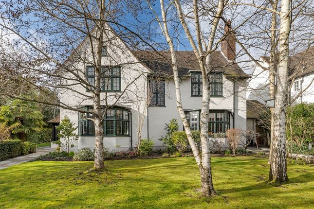 6 bed detached house