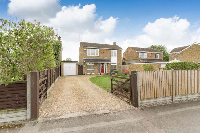 Avon Close, Newport Pagnell MK16 3 bed detached house for sale