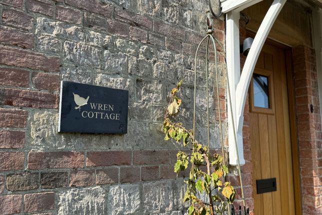 Warminster BA12 3 bed cottage for sale