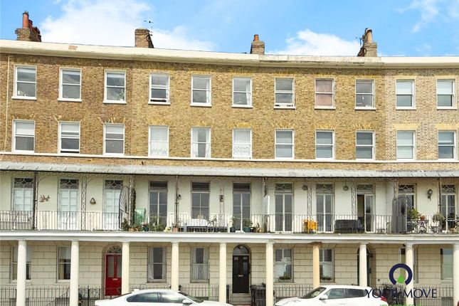 Wellington Crescent, Kent CT11 2 bed flat for sale