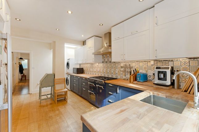 5 bedroom semi-detached house for sale
