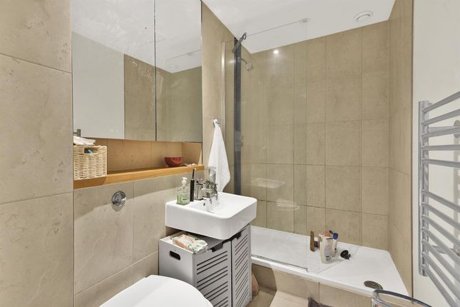 Bromyard Avenue | London | W3 Studio for sale