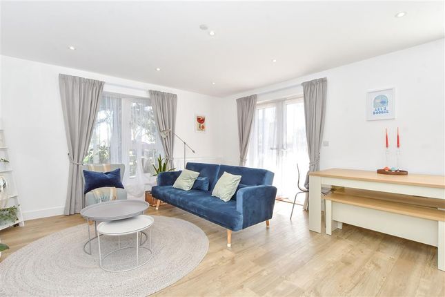 Anna Sewell Way, Chichester, West Sussex 2 bed ground floor flat for sale
