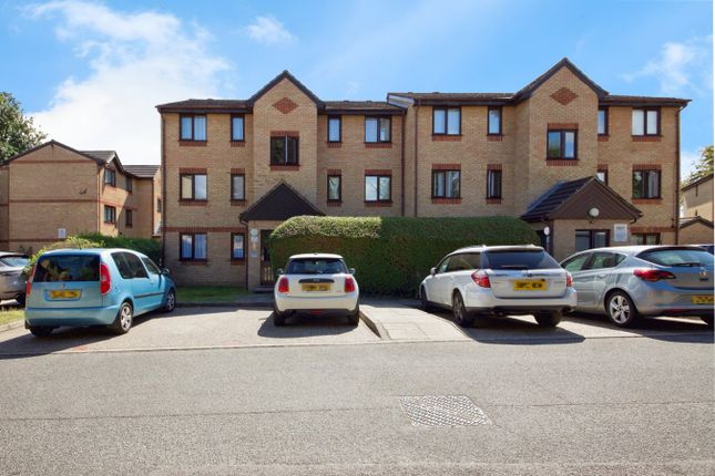 Woodfield Close, Enfield EN1 1 bed apartment for sale