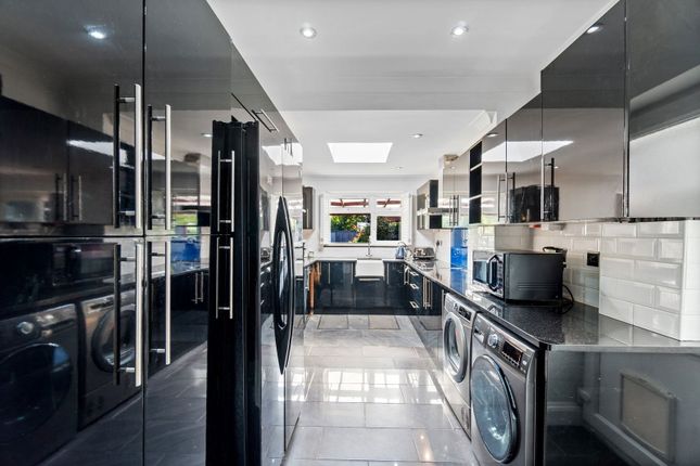 5 bedroom semi-detached house for sale