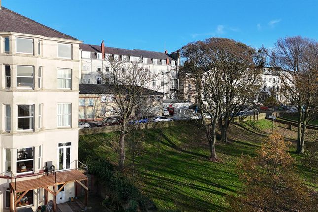 Castle Road, Scarborough 6 bed end of terrace house for sale