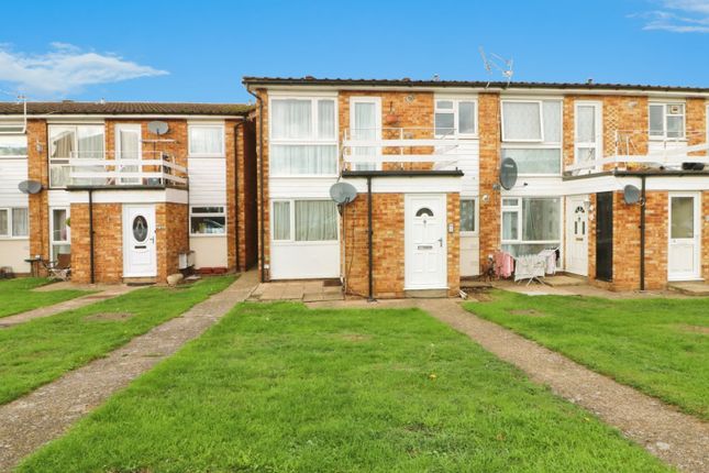 St. Peters Close, Ilford IG2 2 bed apartment for sale