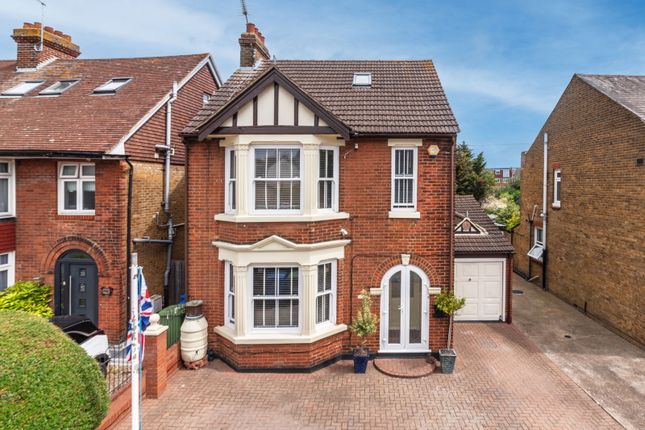 Chalkwell Road, Sittingbourne ME10 4 bed detached house for sale