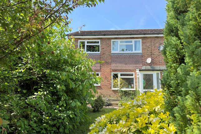 Aston Close, Reading RG8 2 bed apartment for sale