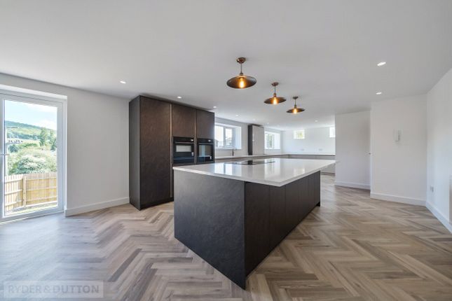Bute Street, Rainbows End, SK13 5 bed detached house for sale