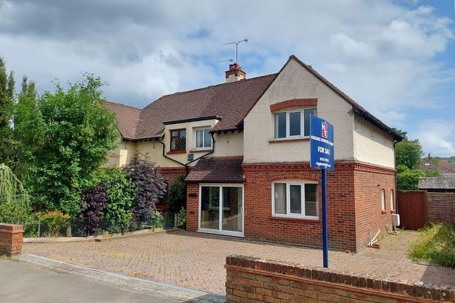 Guildford Road, Effingham KT24 3 bed semi