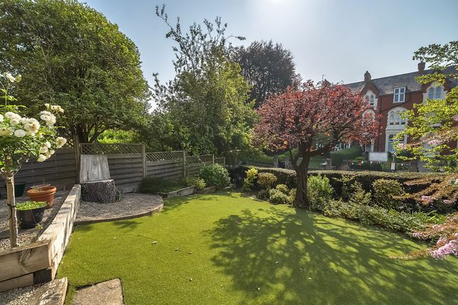 5 bedroom end of terrace house for sale