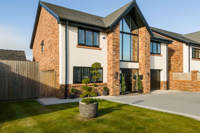 6 bedroom detached house for sale