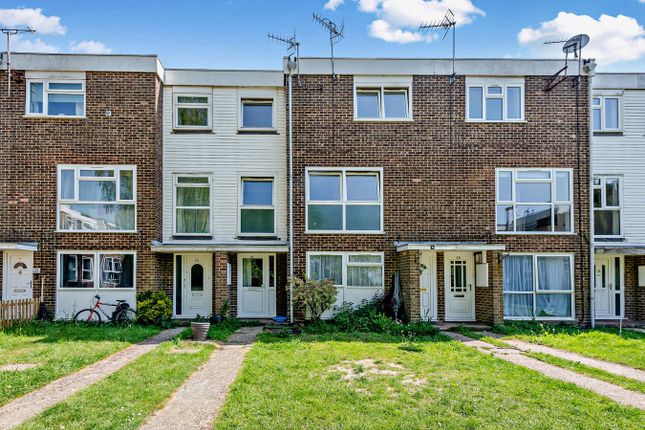 Hyde Heath Court, Crawley, RH10 2 bed flat for sale