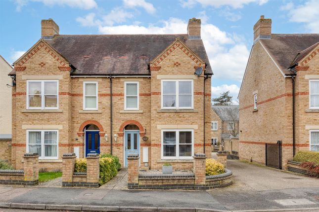 Heathcliff Avenue, Fairfield, SG5 4EY 3 bed semi