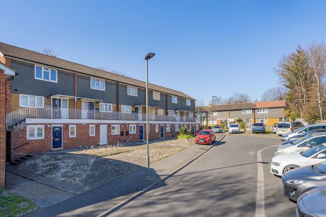 Ash Close, Penge, London, SE20 2 bed flat for sale