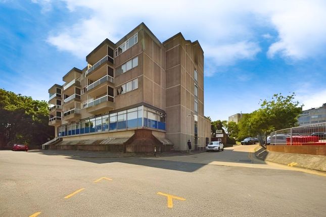 West Cliff Gardens, Folkestone 2 bed apartment for sale