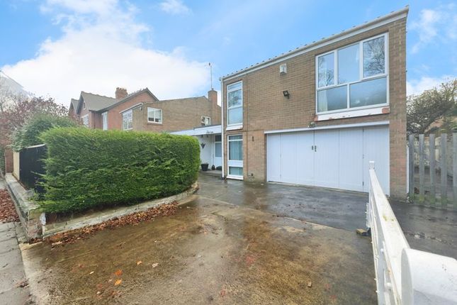 4 bedroom link detached house for sale