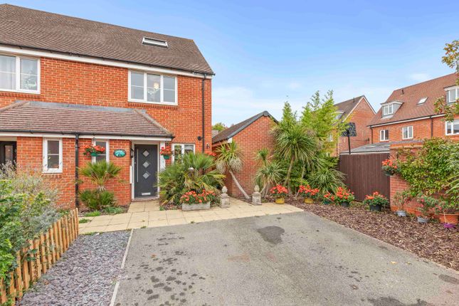 Chalk Stream Rise, Amersham 3 bed semi