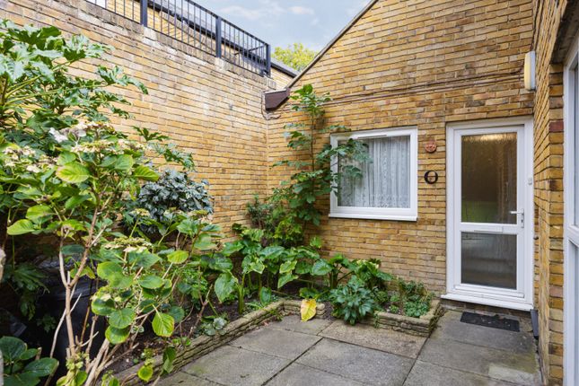 Upper Richmond Road, London 2 bed flat for sale