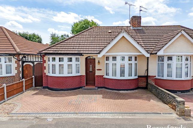 Howard Road, Upminster, RM14 2 bed bungalow for sale
