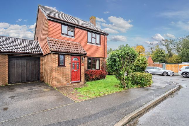 3 bed link detached house