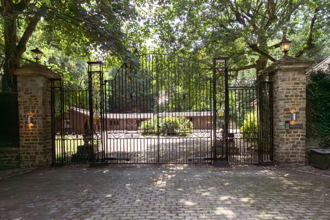 Pointers Road, Cobham, Surrey, KT11 3 bed detached house for sale