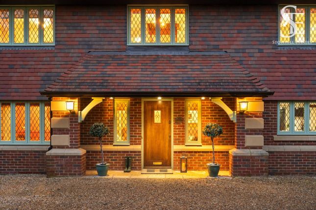 5 bed detached house