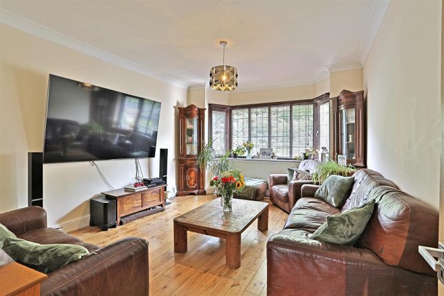 5 bed detached house