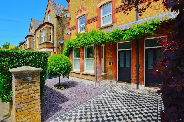 Maidenhead Road, Windsor 2 bed maisonette for sale