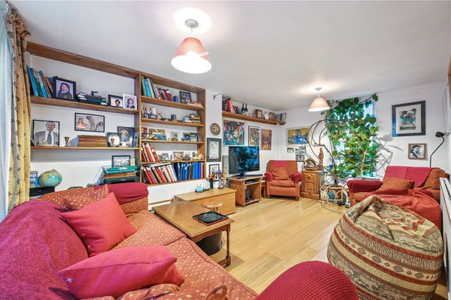 Odhams Walk, London, WC2H 3 bed apartment for sale