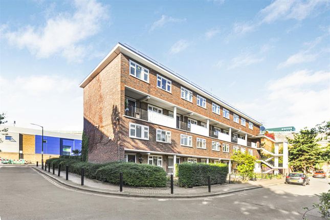 Wadhurst Road, London SW8 3 bed maisonette for sale