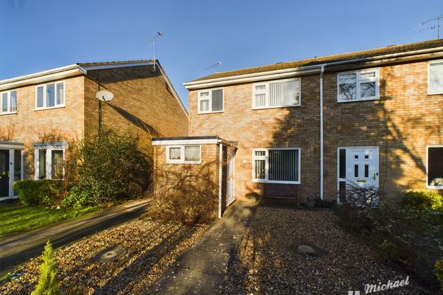 Claydon Path, Aylesbury, Buckinghamshire 3 bed end of terrace house for sale