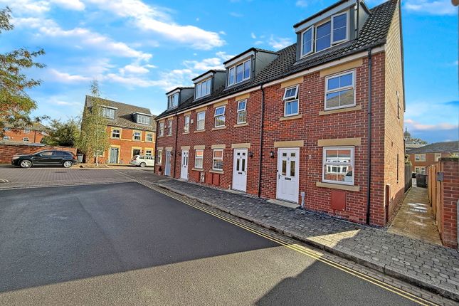 St. James Gardens, Trowbridge BA14 3 bed end of terrace house for sale