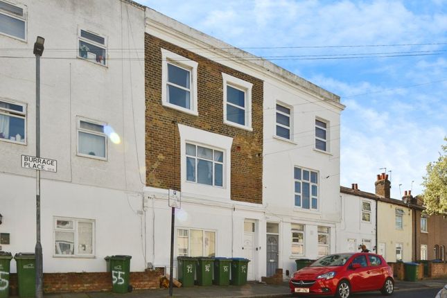 3 bedroom flat for sale