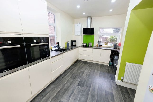 6 bedroom semi-detached house for sale