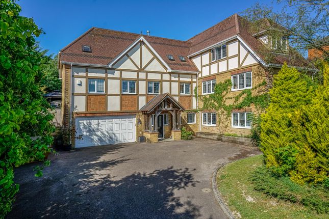 5 bed detached house