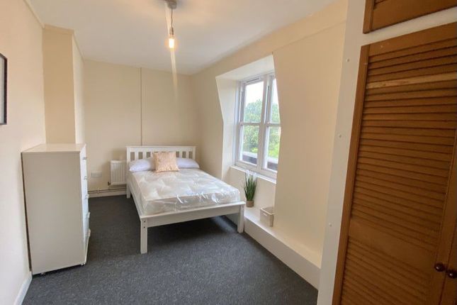 Fulham Road, Fulham, London 2 bed apartment for sale