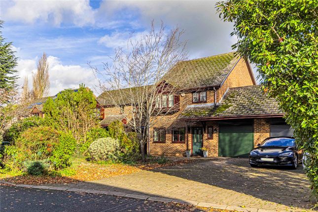 4 bedroom link detached house for sale