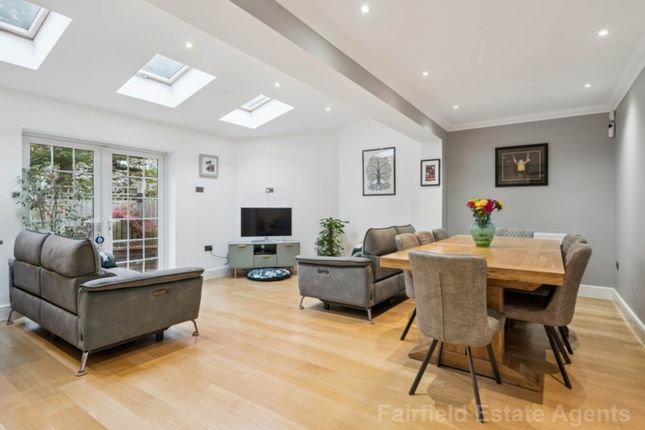 Huntercrombe Gardens, South Oxhey 4 bed semi