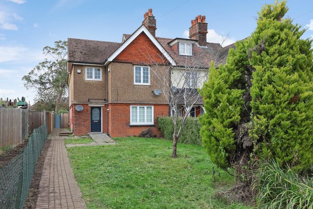 Kingston Road, Leatherhead, Surrey, KT22 2 bed maisonette for sale