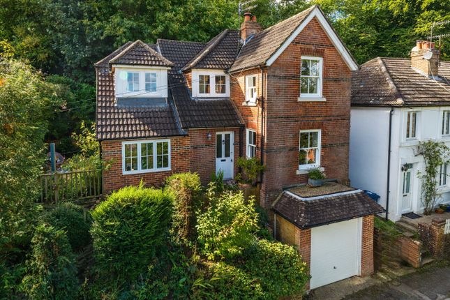 Latimer Road, Surrey GU7 4 bed detached house for sale